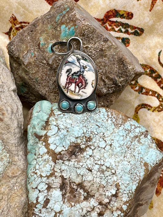Buckin' Bay Pendant
