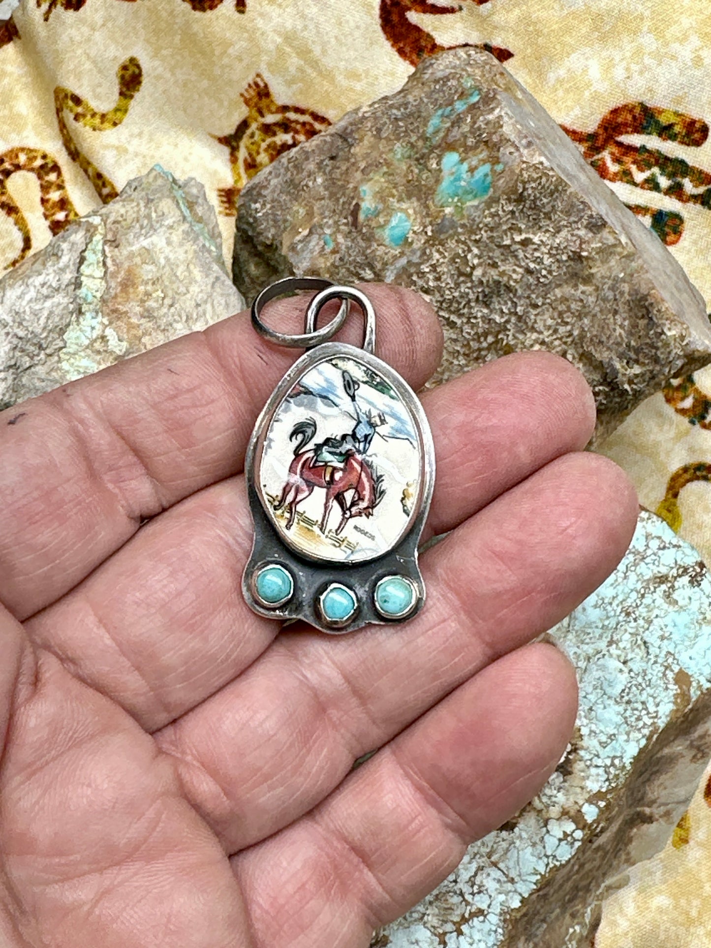 Buckin' Bay Pendant